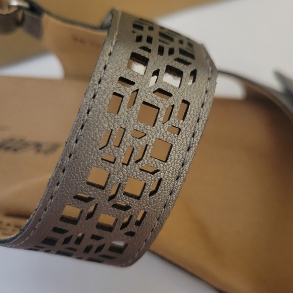 Trotters Romi Pewter Slingback Sandals - Picture 3 of 10